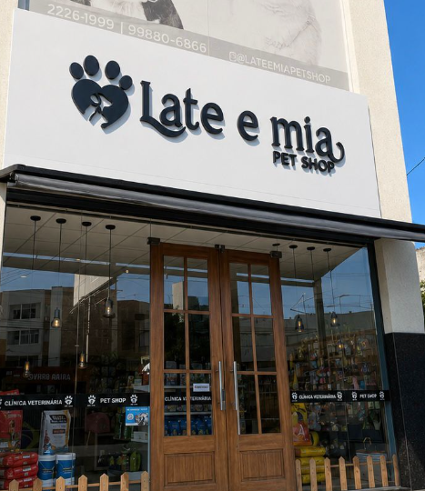 Fachada do Late e Mia Pet Shop, unidade parceira da Dra. Bárbara Saú